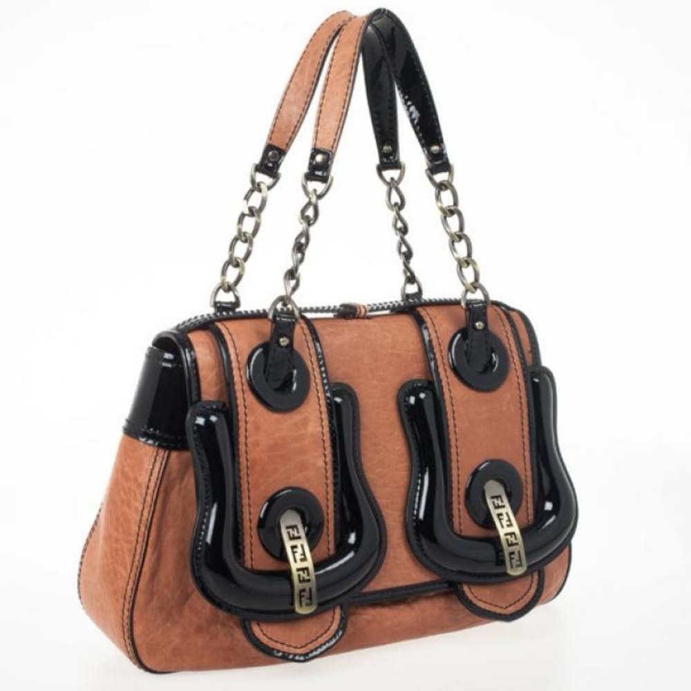 Fendi leather bag, authentic. In a great condition